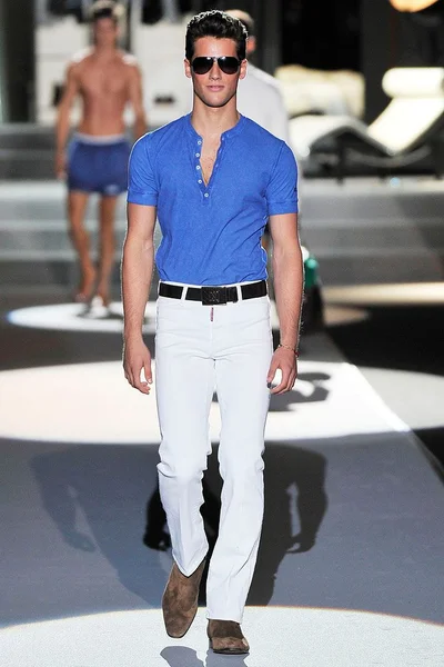 Look 18